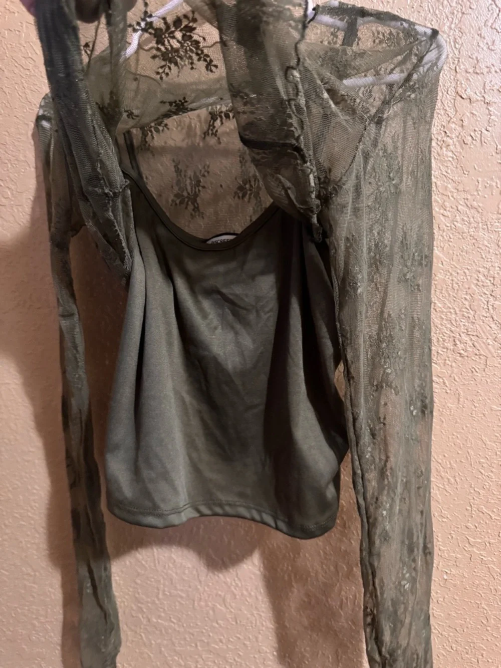Discreet olive green lace top - Picture 3 of 4